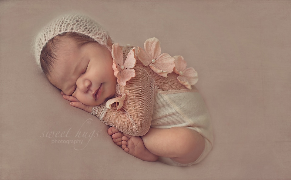 sweet hugs photography-newborn